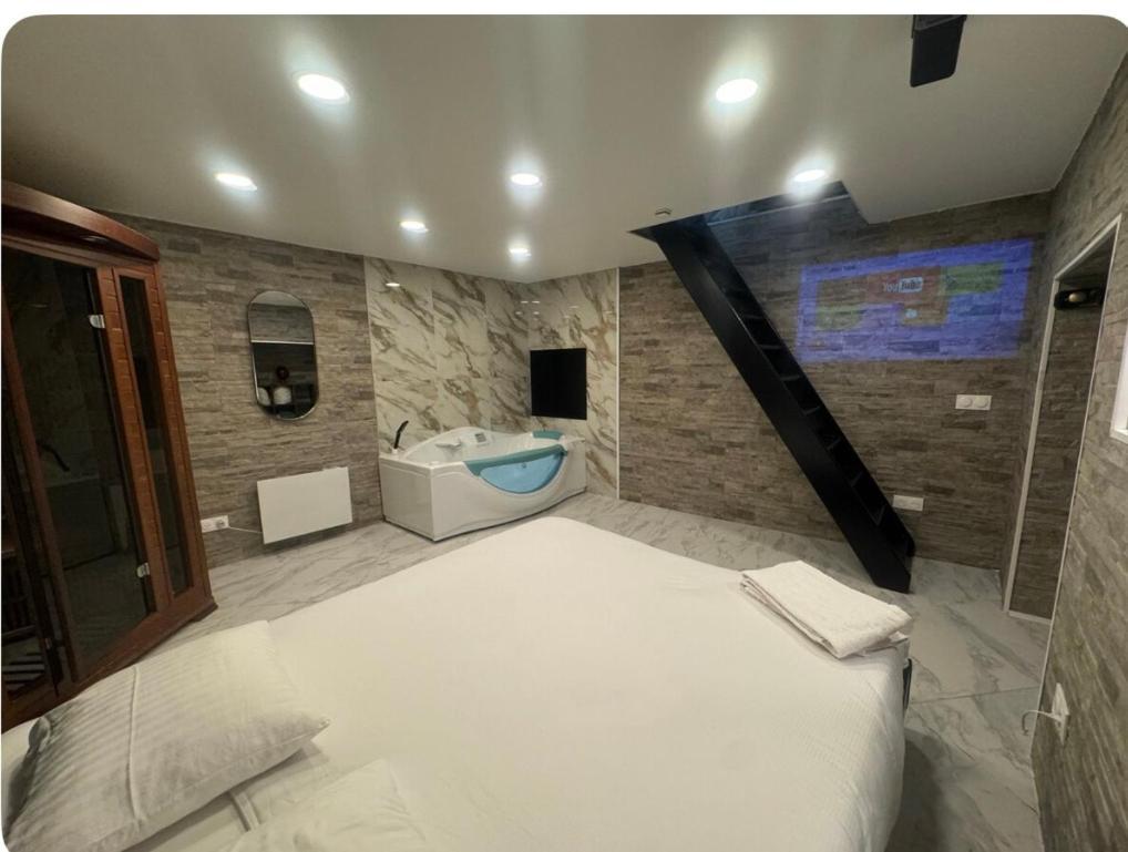 Maison Appartement Triplex Avec Jacuzzi Et Sauna แซงต์-เอเตียน ภายนอก รูปภาพ